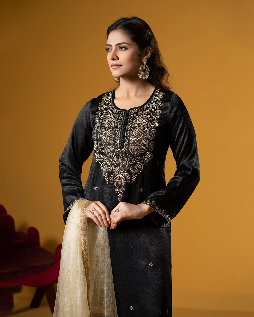 Alizeh Jet Black Arabiyan Embroidered Three Piece Suit Set
